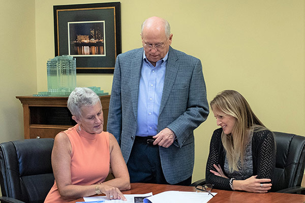 Jerry Summers, Laury Waltz, Kendra Hogan